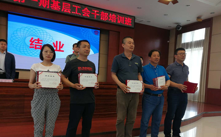夯实理论功底  提升干部能力1_副本.jpg